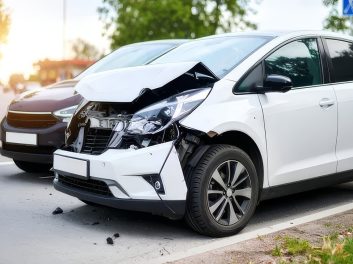 Летние ремонты и очереди в сервисах: как это влияет на продажу битого авто